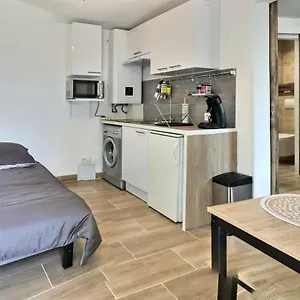 https://bleu-lavande-coquet-appartement-ambiance-village.fr-provencehotel.com